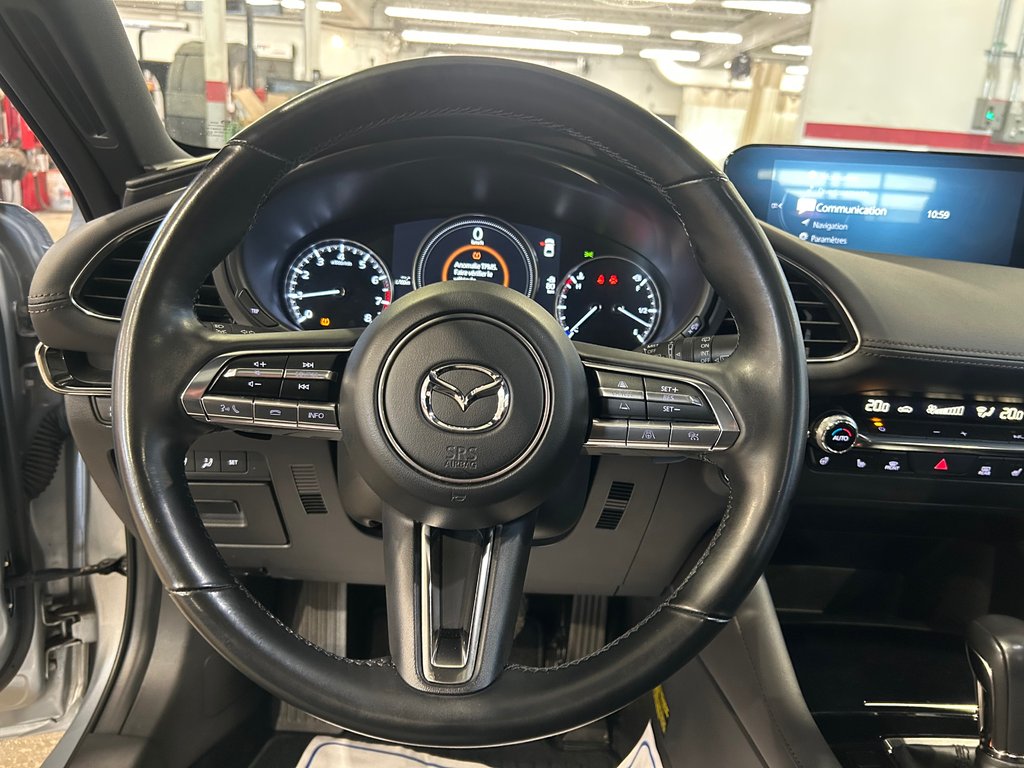 Mazda 3 Sport GT, JAMAIS ACCIDENTÉ, 8 PNEUS, CUIR, TOIT, AWD 2023 à Mirabel, Québec - 12 - w1024h768px