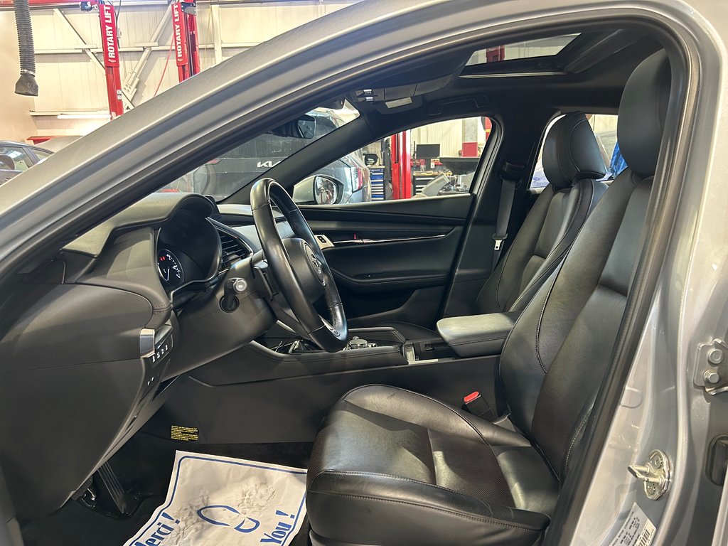Mazda 3 Sport GT, JAMAIS ACCIDENTÉ, 8 PNEUS, CUIR, TOIT, AWD 2023 à Mirabel, Québec - 10 - w1024h768px