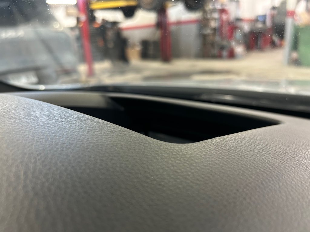 Mazda 3 Sport GT, JAMAIS ACCIDENTÉ, 8 PNEUS, CUIR, TOIT, AWD 2023 à Mirabel, Québec - 17 - w1024h768px