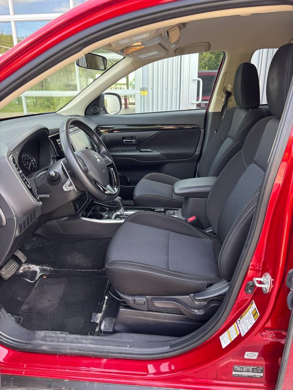 Mitsubishi Outlander SE, 7 PASSAGERS, AWD, 8 PNEUS, V6 2020 à Mirabel, Québec - 8 - w1024h768px