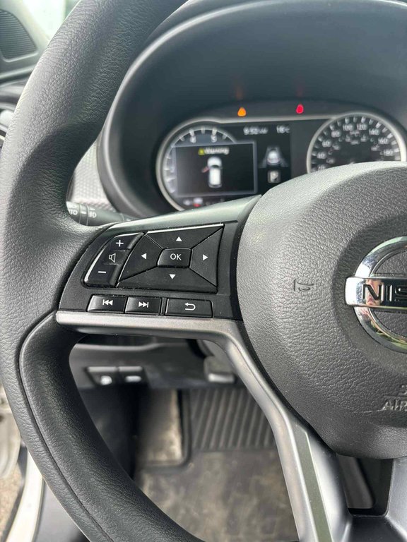 Nissan Kicks SV, JAMAIS ACCIDENTÉ, 8 PNEUS ET 8 MAGS, A/C 2020 à Mirabel, Québec - 9 - w1024h768px
