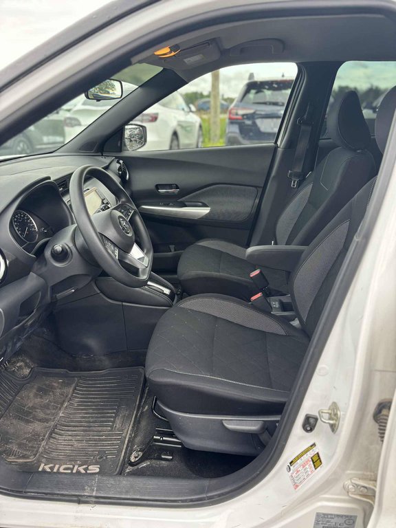 Nissan Kicks SV, JAMAIS ACCIDENTÉ, 8 PNEUS ET 8 MAGS, A/C 2020 à Mirabel, Québec - 8 - w1024h768px