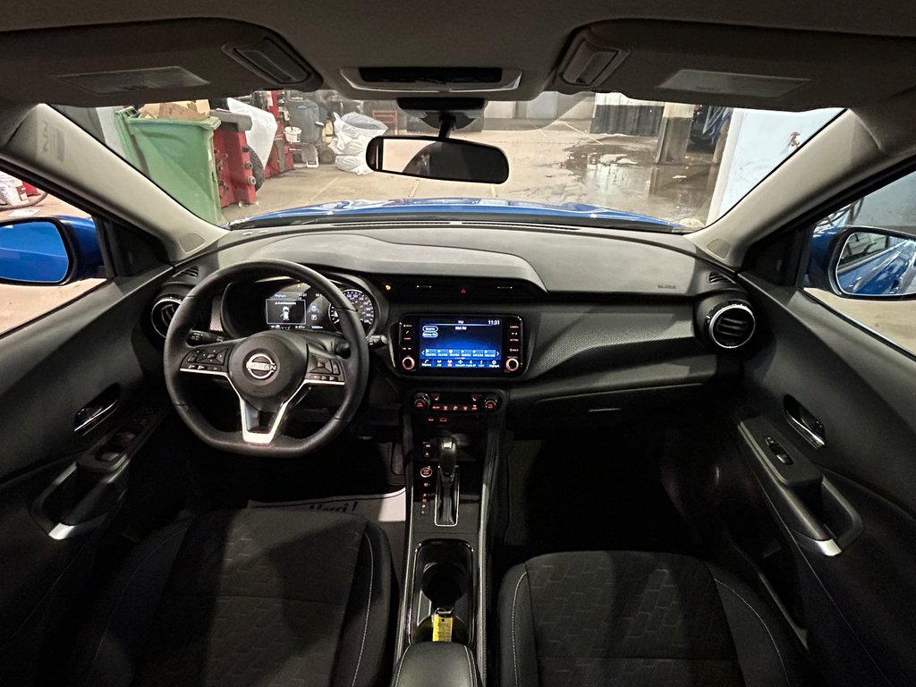 Nissan Kicks SV, JAMAIS ACCIDENTÉ, 8 PNEUS, SIÈGES CHAUFFANTS 2024 à Mirabel, Québec - 3 - w1024h768px