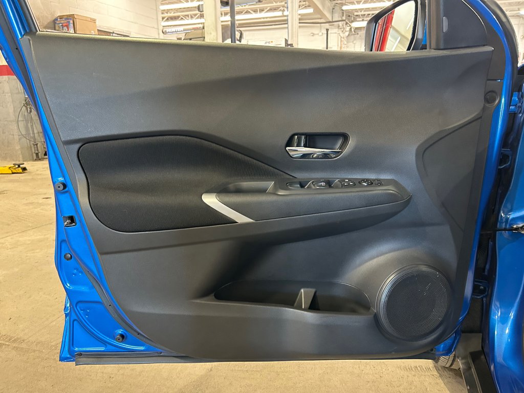 Nissan Kicks SV, JAMAIS ACCIDENTÉ, 8 PNEUS, SIÈGES CHAUFFANTS 2024 à Mirabel, Québec - 9 - w1024h768px
