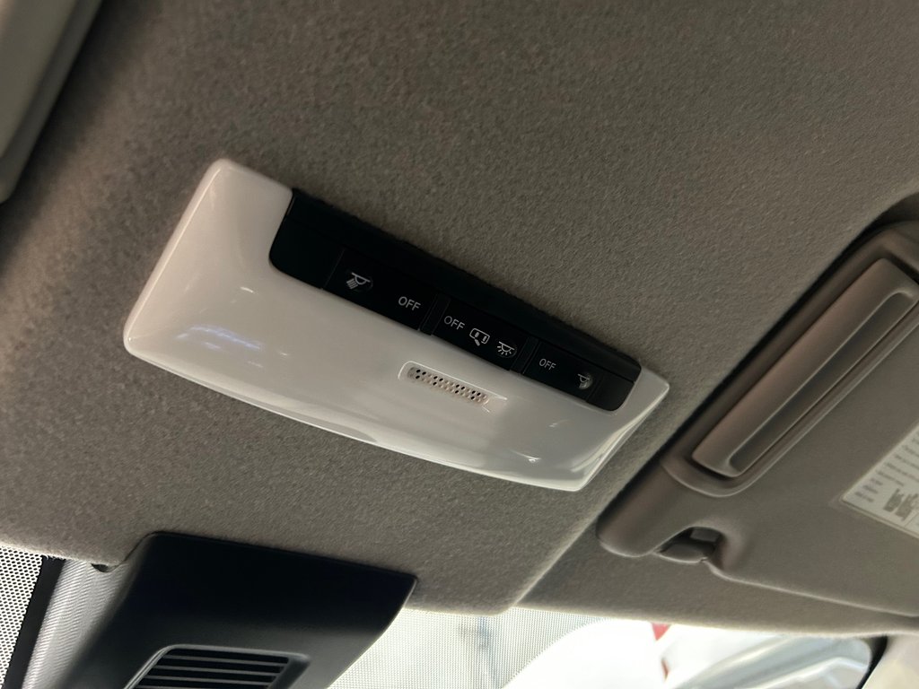 Nissan Kicks SV, JAMAIS ACCIDENTÉ, 8 PNEUS, SIÈGES CHAUFFANTS 2024 à Mirabel, Québec - 24 - w1024h768px