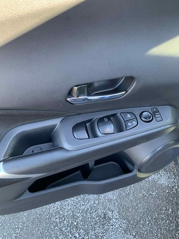Nissan Kicks SV, JAMAIS ACCIDENTÉ, 8 PNEUS, SIÈGES CHAUFFANTS 2024 à Mirabel, Québec - 6 - w1024h768px