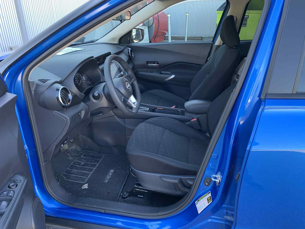 Nissan Kicks SV, JAMAIS ACCIDENTÉ, 8 PNEUS, SIÈGES CHAUFFANTS 2024 à Mirabel, Québec - 7 - w1024h768px