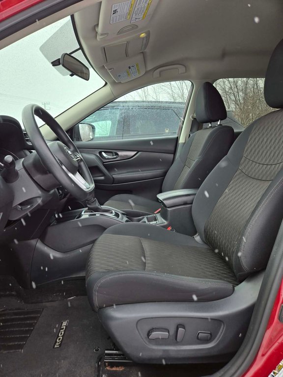 2018 Nissan Rogue SV, 8 PNEUS, AWD, SIÈGES CHAUFFANTS in Mirabel, Quebec - 8 - w1024h768px