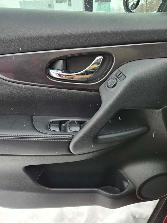 2018 Nissan Rogue SV, 8 PNEUS, AWD, SIÈGES CHAUFFANTS in Mirabel, Quebec - 7 - w1024h768px