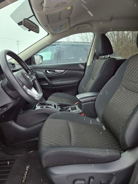 2018 Nissan Rogue SV, 8 PNEUS, AWD, SIÈGES CHAUFFANTS in Mirabel, Quebec - 13 - w1024h768px