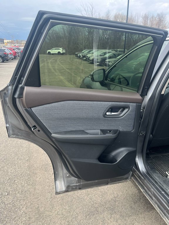 Nissan Rogue SV, AWD, JAMAIS ACCIDENTÉ, 8 PNEUS, TOIT 2023 à Mirabel, Québec - 17 - w1024h768px