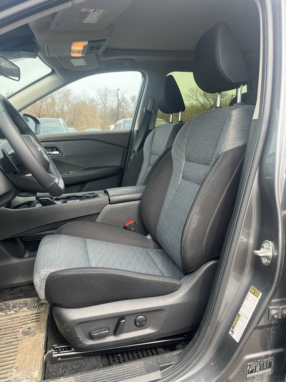 Nissan Rogue SV, AWD, JAMAIS ACCIDENTÉ, 8 PNEUS, TOIT 2023 à Mirabel, Québec - 7 - w1024h768px