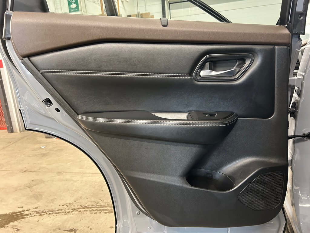 Nissan Rogue SV midnight edition, 8 PNEUS, TOIT, CUIR, AWD 2023 à Mirabel, Québec - 28 - w1024h768px