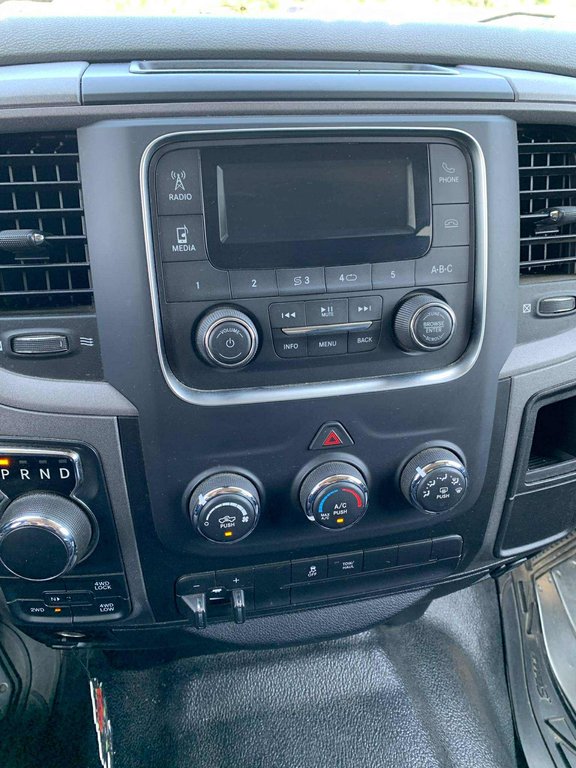 2018 Ram 1500 TRADESMAN, 8 PNEUS, AUCUN ACCIDENT, 4X4, HITCH in Mirabel, Quebec - 20 - w1024h768px