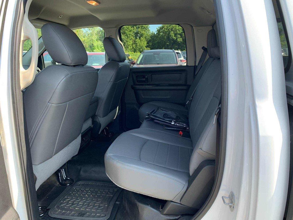 2018 Ram 1500 TRADESMAN, 8 PNEUS, AUCUN ACCIDENT, 4X4, HITCH in Mirabel, Quebec - 23 - w1024h768px
