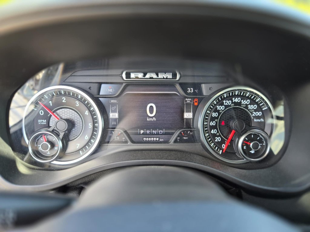 2020 Ram 1500 BIG HORN, QUAD CAB, MAGS, V8 HEMI, AUCUN ACCIDENT in Mirabel, Quebec - 9 - w1024h768px