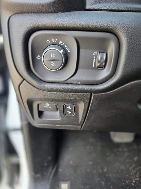 2020 Ram 1500 BIG HORN, QUAD CAB, MAGS, V8 HEMI, AUCUN ACCIDENT in Mirabel, Quebec - 18 - w1024h768px