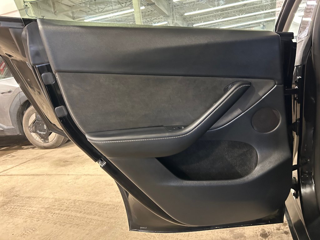 2023 Tesla Model Y Performance, 2 SET DE MAGS, 459 KM AUTONOMIE in Mirabel, Quebec - 21 - w1024h768px
