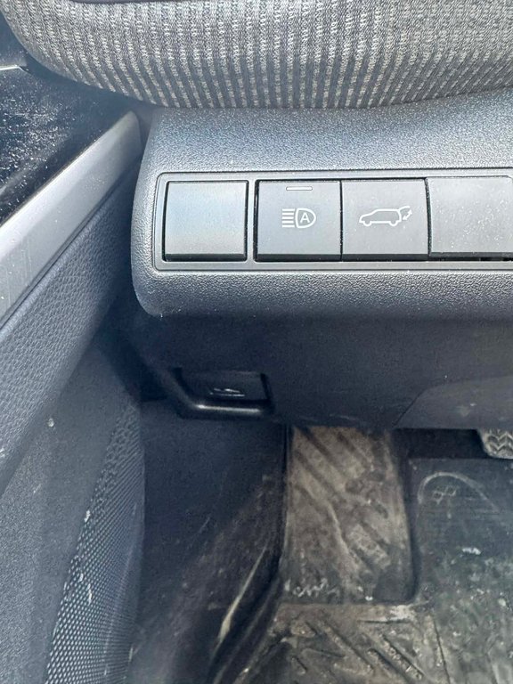 Toyota bZ4X XLE Tech, JAMAIS ACCIDENTÉ, CUIR, TOIT, AWD 2025 à Mirabel, Québec - 15 - w1024h768px