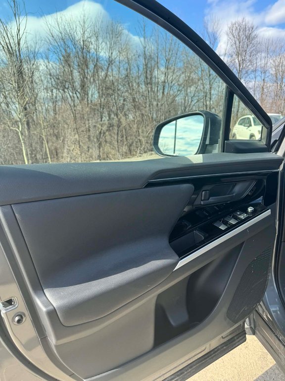 Toyota bZ4X XLE Tech, JAMAIS ACCIDENTÉ, CUIR, TOIT, AWD 2025 à Mirabel, Québec - 6 - w1024h768px