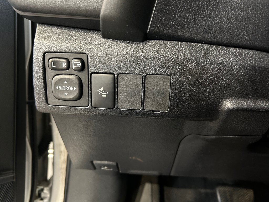 Toyota Corolla iM CVT, JAMAIS ACCIDENTÉ, 8 PNEUS, AUTOMATIQUE 2017 à Mirabel, Québec - 22 - w1024h768px