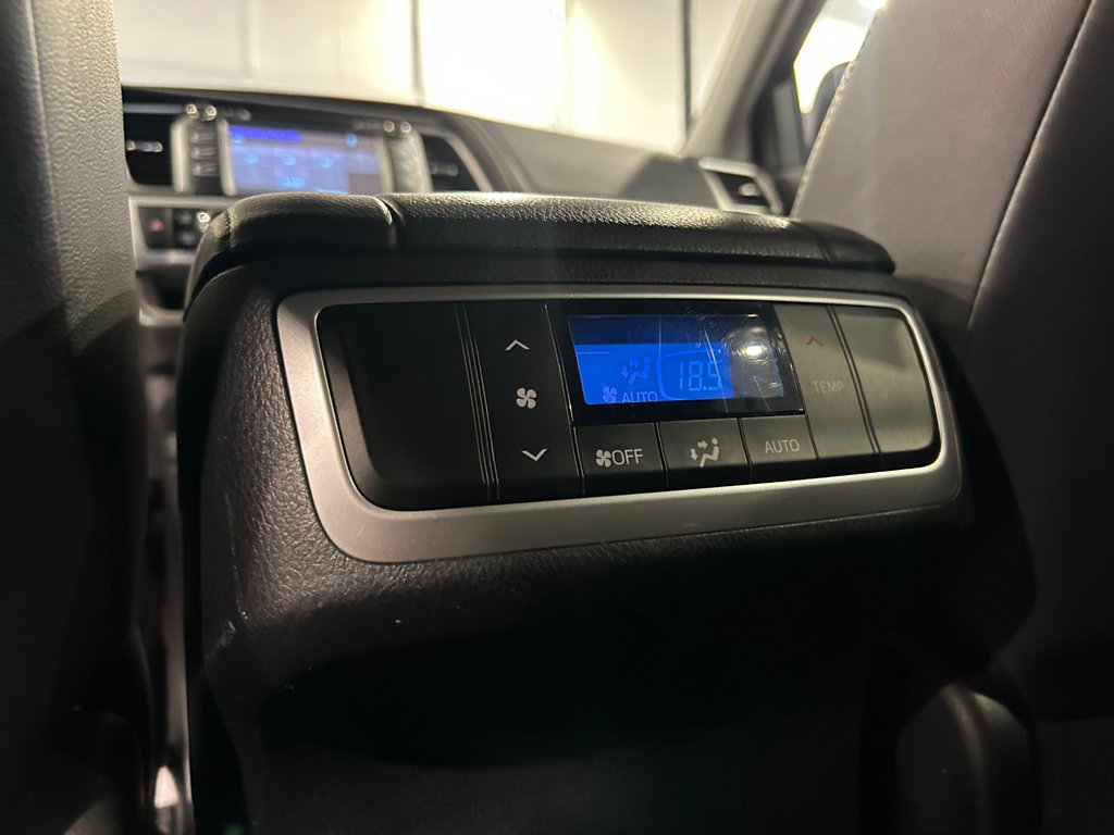 Toyota Highlander LE, JAMAIS ACCIDENTÉ, 8 PASSAGERS, AWD 2017 à Mirabel, Québec - 28 - w1024h768px