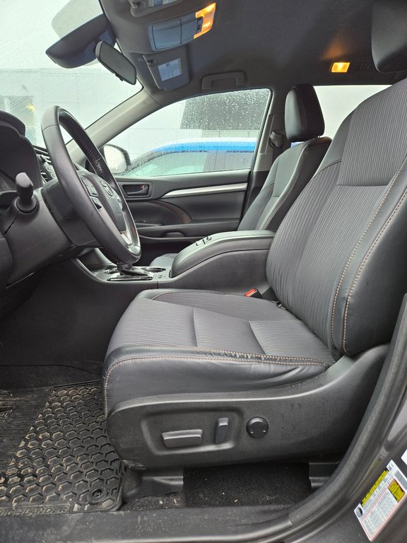 Toyota Highlander LE, JAMAIS ACCIDENTÉ, 8 PASSAGERS, AWD 2017 à Mirabel, Québec - 8 - w1024h768px