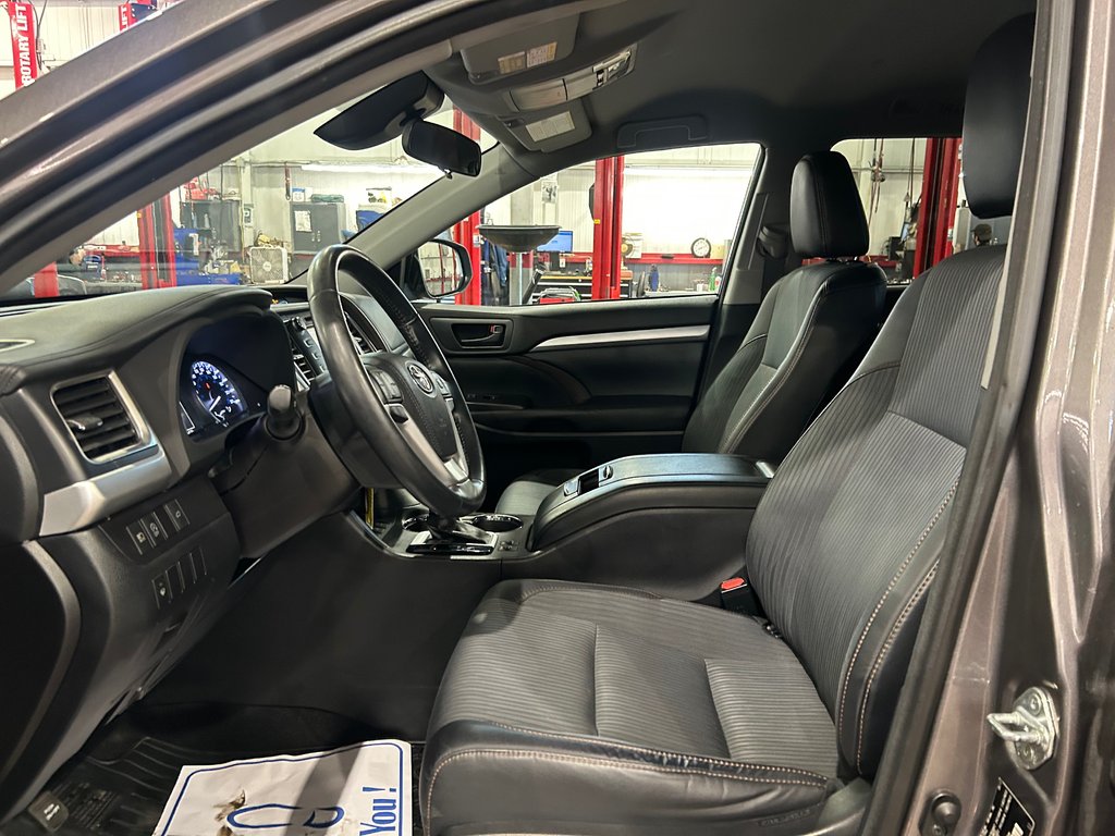 Toyota Highlander LE, JAMAIS ACCIDENTÉ, 8 PASSAGERS, AWD 2017 à Mirabel, Québec - 9 - w1024h768px