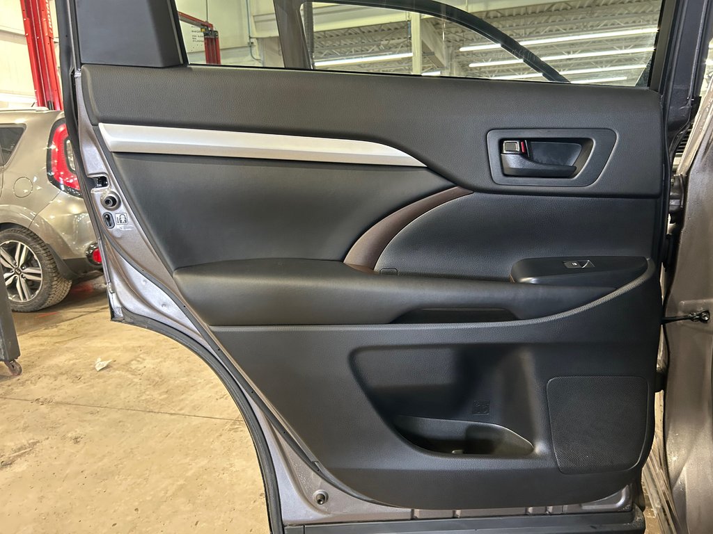 Toyota Highlander LE, JAMAIS ACCIDENTÉ, 8 PASSAGERS, AWD 2017 à Mirabel, Québec - 25 - w1024h768px