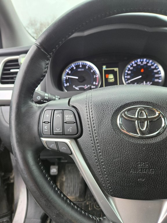 Toyota Highlander LE, JAMAIS ACCIDENTÉ, 8 PASSAGERS, AWD 2017 à Mirabel, Québec - 14 - w1024h768px