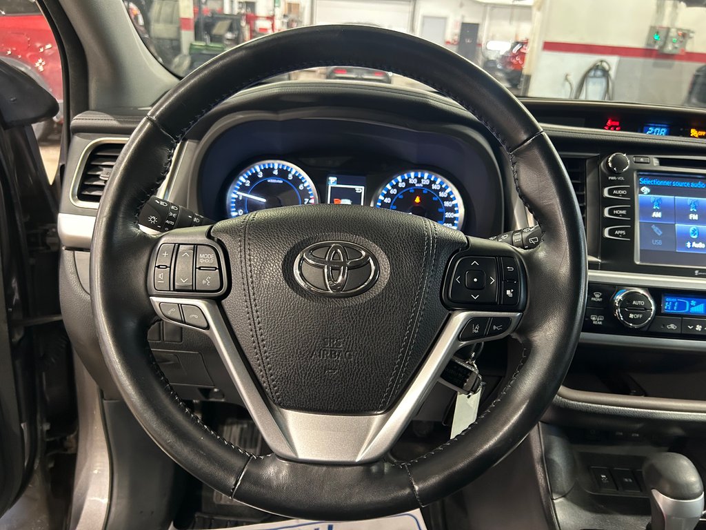 Toyota Highlander LE, JAMAIS ACCIDENTÉ, 8 PASSAGERS, AWD 2017 à Mirabel, Québec - 11 - w1024h768px