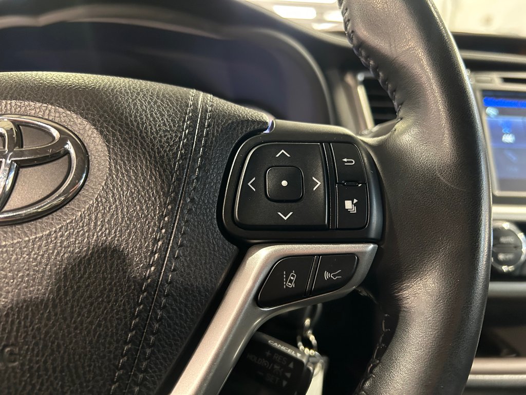 Toyota Highlander LE, JAMAIS ACCIDENTÉ, 8 PASSAGERS, AWD 2017 à Mirabel, Québec - 17 - w1024h768px