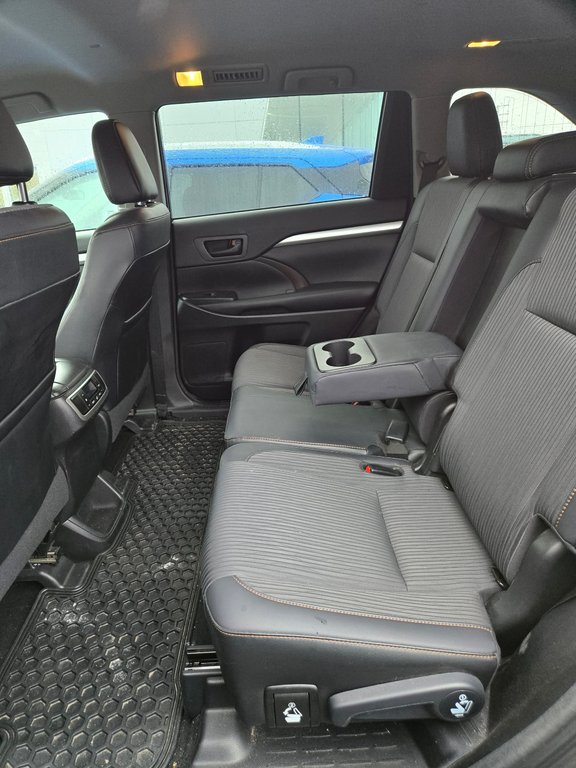 Toyota Highlander LE, JAMAIS ACCIDENTÉ, 8 PASSAGERS, AWD 2017 à Mirabel, Québec - 19 - w1024h768px