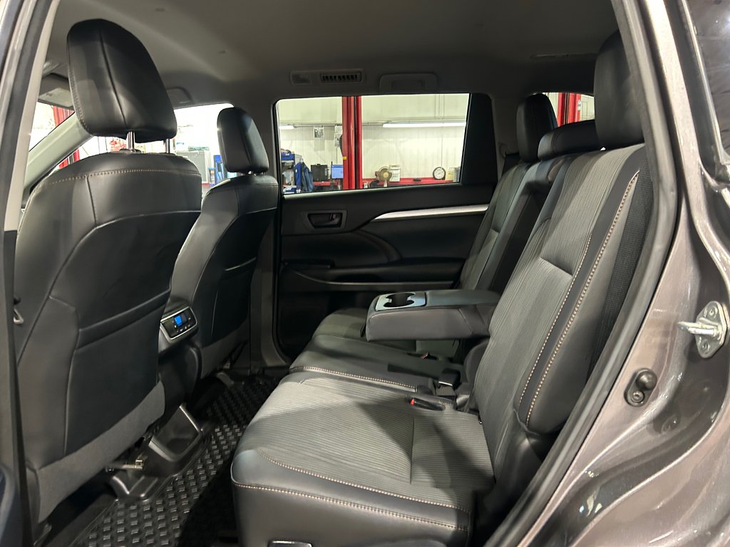 Toyota Highlander LE, JAMAIS ACCIDENTÉ, 8 PASSAGERS, AWD 2017 à Mirabel, Québec - 26 - w1024h768px