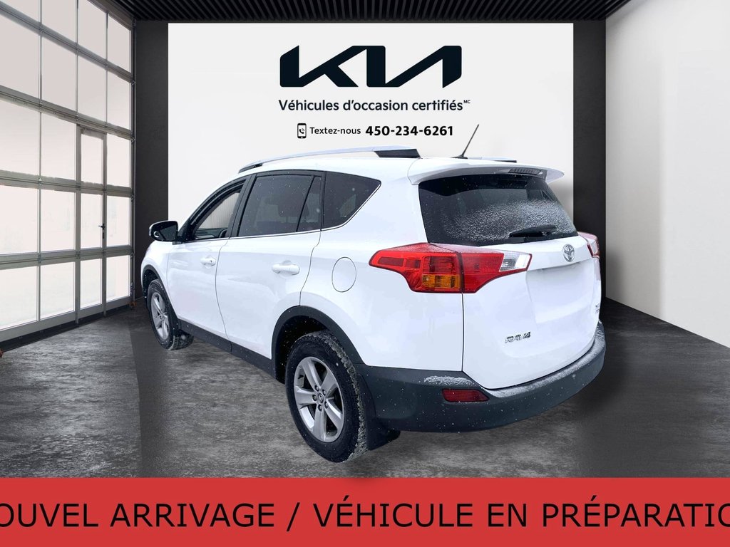 Toyota RAV4 XLE, JAMAIS ACCIDENTÉ, TOIT, AWD, PNEUS D'HIVER 2015 à Mirabel, Québec - 12 - w1024h768px