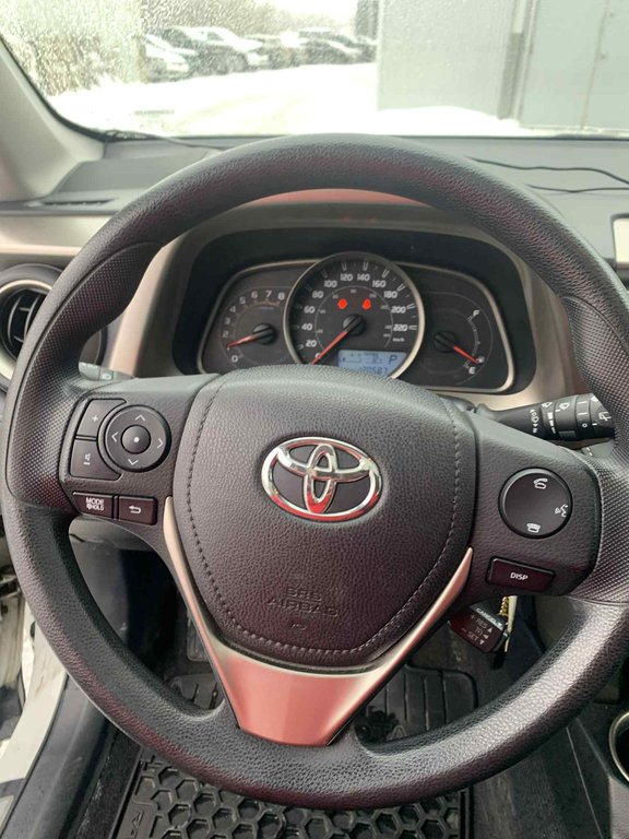 Toyota RAV4 XLE, JAMAIS ACCIDENTÉ, TOIT, AWD, PNEUS D'HIVER 2015 à Mirabel, Québec - 9 - w1024h768px