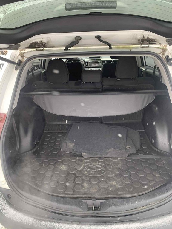 Toyota RAV4 XLE, JAMAIS ACCIDENTÉ, TOIT, AWD, PNEUS D'HIVER 2015 à Mirabel, Québec - 19 - w1024h768px