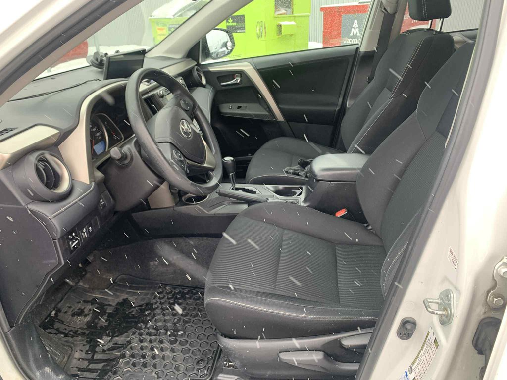 Toyota RAV4 XLE, JAMAIS ACCIDENTÉ, TOIT, AWD, PNEUS D'HIVER 2015 à Mirabel, Québec - 8 - w1024h768px
