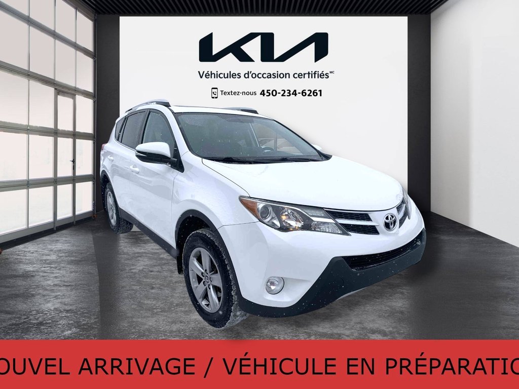 Toyota RAV4 XLE, JAMAIS ACCIDENTÉ, TOIT, AWD, PNEUS D'HIVER 2015 à Mirabel, Québec - 22 - w1024h768px