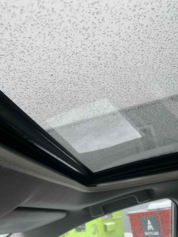 Toyota RAV4 XLE, JAMAIS ACCIDENTÉ, TOIT, AWD, PNEUS D'HIVER 2015 à Mirabel, Québec - 13 - w1024h768px