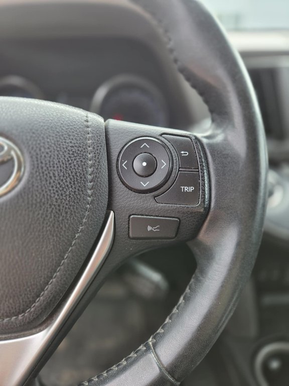 Toyota RAV4 XLE, 8 ROUES, AWD, TOIT, HITCH, TOIT, MAGS 2018 à Mirabel, Québec - 23 - w1024h768px