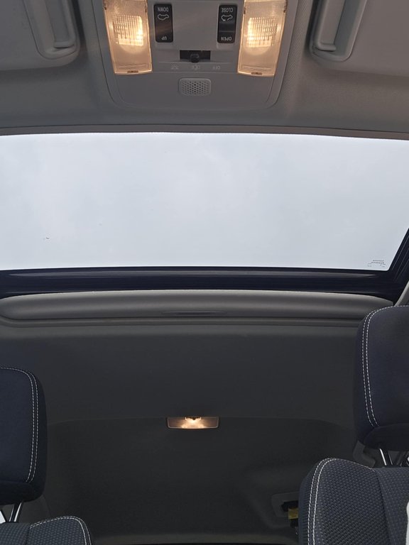 Toyota RAV4 XLE, 8 ROUES, AWD, TOIT, HITCH, TOIT, MAGS 2018 à Mirabel, Québec - 13 - w1024h768px