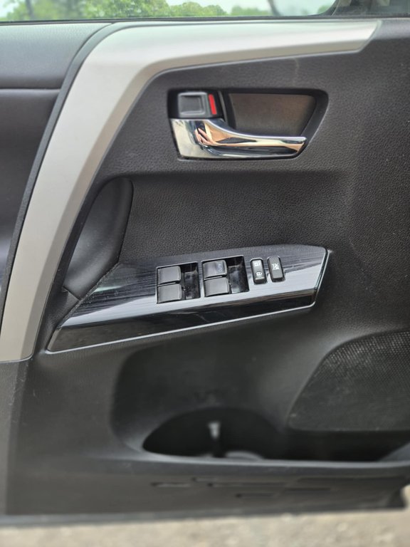 Toyota RAV4 XLE, 8 ROUES, AWD, TOIT, HITCH, TOIT, MAGS 2018 à Mirabel, Québec - 22 - w1024h768px