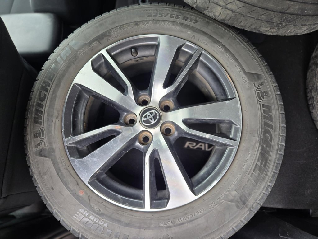 Toyota RAV4 XLE, 8 ROUES, AWD, TOIT, HITCH, TOIT, MAGS 2018 à Mirabel, Québec - 12 - w1024h768px