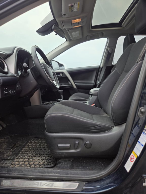 Toyota RAV4 XLE, 8 ROUES, AWD, TOIT, HITCH, TOIT, MAGS 2018 à Mirabel, Québec - 3 - w1024h768px