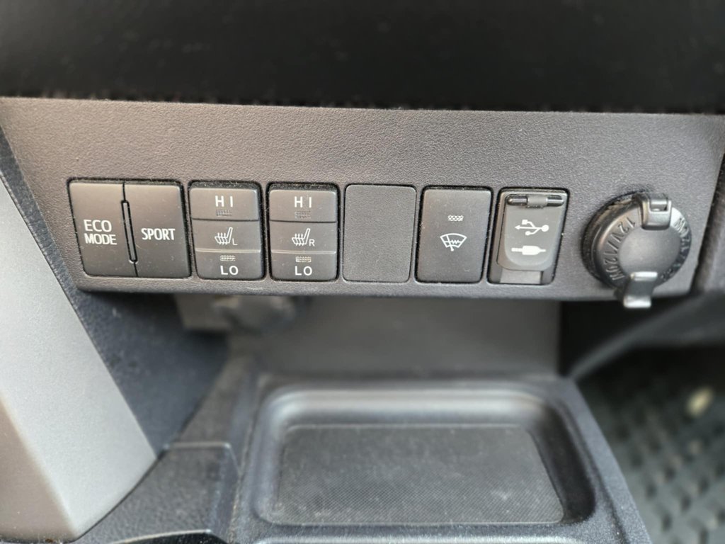 Toyota RAV4 XLE, 8 ROUES, AWD, TOIT, HITCH, TOIT, MAGS 2018 à Mirabel, Québec - 11 - w1024h768px