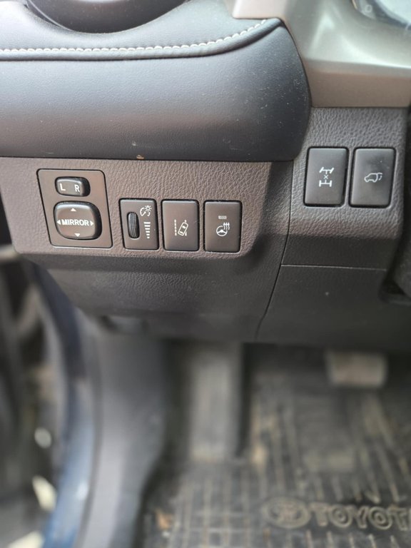Toyota RAV4 XLE, 8 ROUES, AWD, TOIT, HITCH, TOIT, MAGS 2018 à Mirabel, Québec - 10 - w1024h768px