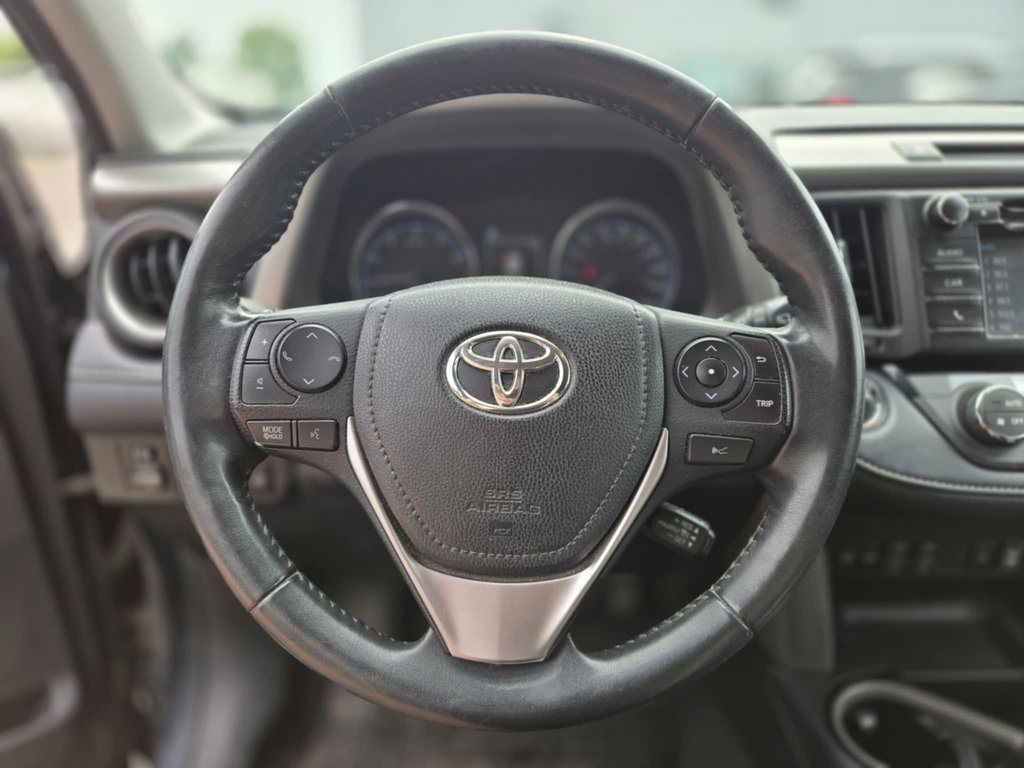 Toyota RAV4 XLE, 8 ROUES, AWD, TOIT, HITCH, TOIT, MAGS 2018 à Mirabel, Québec - 4 - w1024h768px