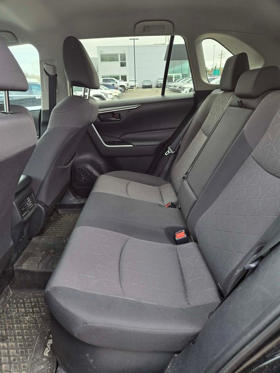 Toyota RAV4 Hybrid LE, JAMAIS ACCIDENTÉ, HITCH, AWD 2019 à Mirabel, Québec - 18 - w1024h768px