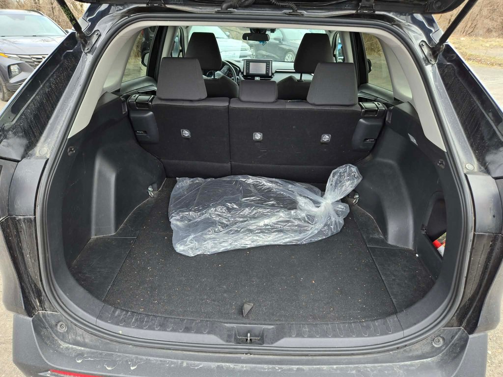 Toyota RAV4 Hybrid LE, JAMAIS ACCIDENTÉ, HITCH, AWD 2019 à Mirabel, Québec - 20 - w1024h768px